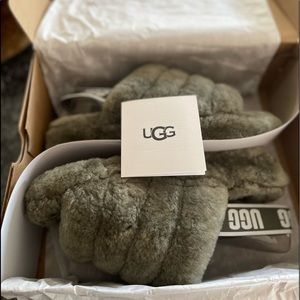 Gray UGGs Slippers size 7 new with tags never worn
